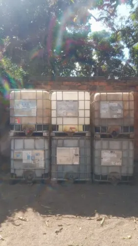 6 Containers reservatórios de 1000 litros por apenas $300,00 cada todos por $1600,00