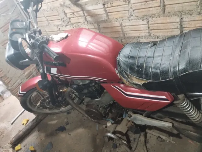 Vende-se Honda CB 400 tucunaré