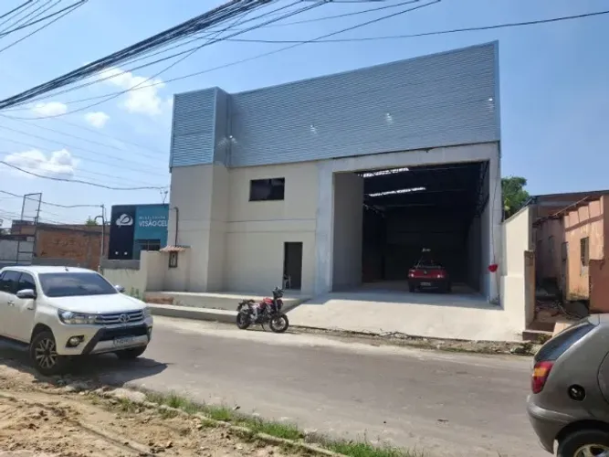 Galpão 480m² com Mezanino e Acesso para Carretas na Avenida das Torres