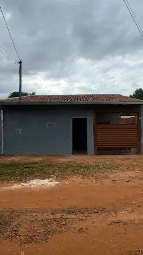 Casa com quintal e espaço, disponível financiamento.