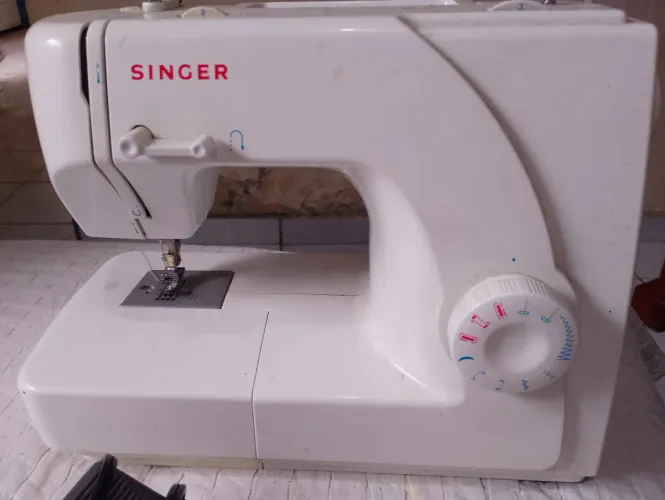 Vendo máquina de costura Singer
