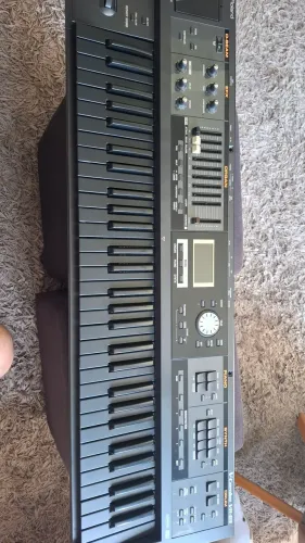 Teclado Roland vr09 