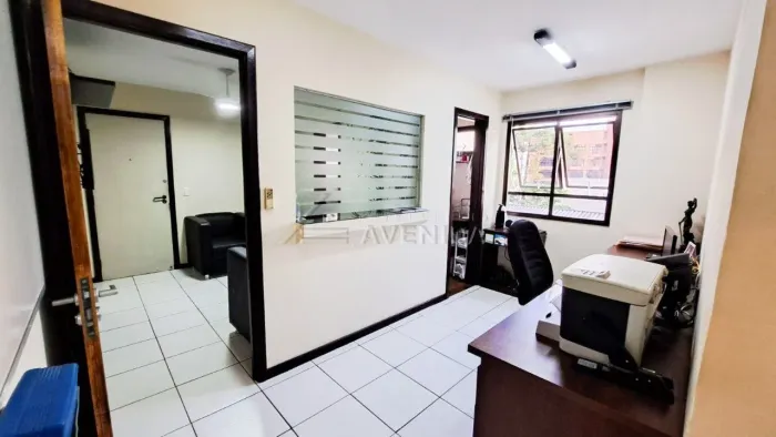 Sala comercial para venda e locação com 50m² no Centro de Londrina, Edifício Armando Spiac