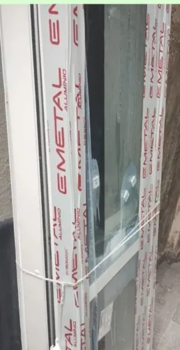 Porta balcão alumínio pra sacada branco de vidro nova 700.Porta alumínio branco semi nova.
