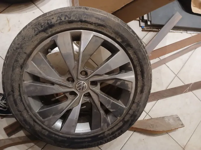 Vendo roda 16" pneu meia vida