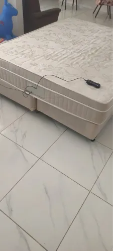 Cama queen com massagem