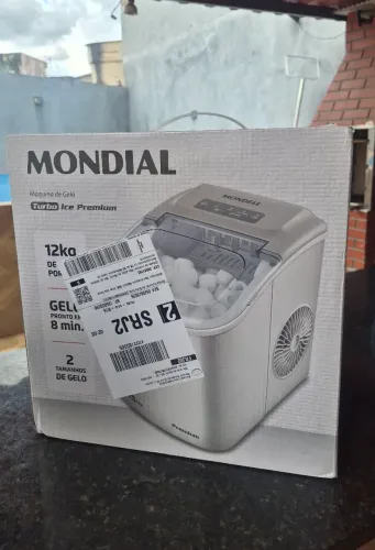 Máquina de Gelo Turbo Ice Premium na caixa 