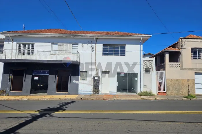 Sobrado com 3 quartos - Bairro Santa Cruz - Itapira