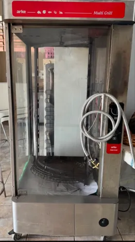 Vendo máquina de assar frangos 