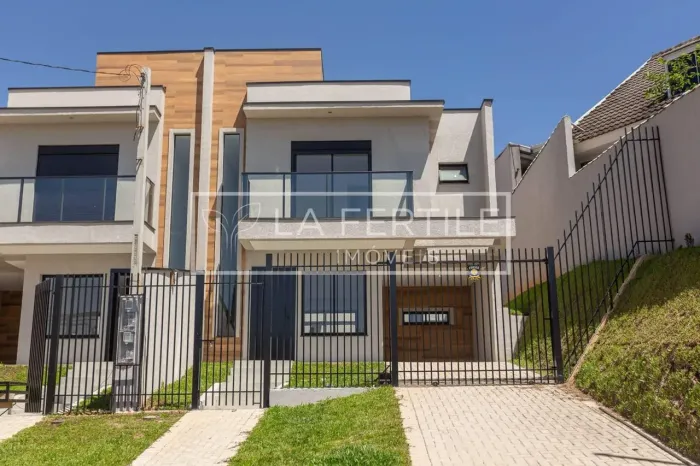 Sobrado com 3 Quartos, 1 Suíte, 103.56M², à Venda por R$ 699.000,00 - Atuba, Curitiba (Pr)