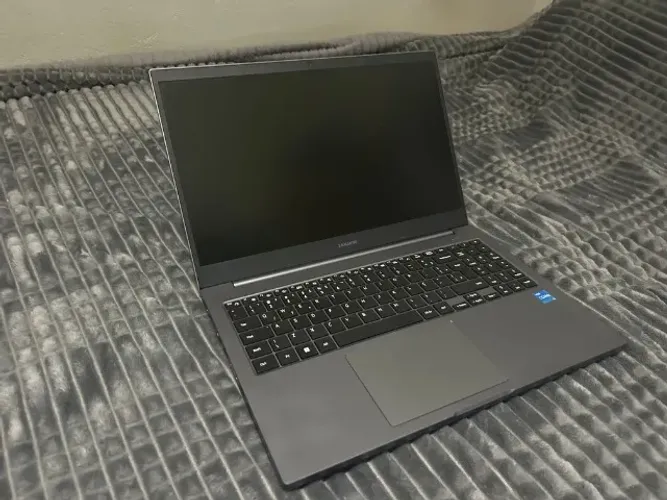 Notebook Samsung Book Core i3 11ª Gen / 8GB RAM / SSD 256GB NVMe + HD 1TB