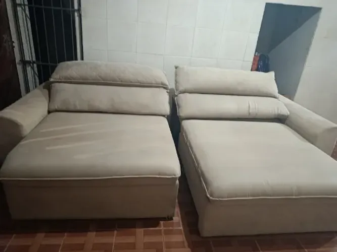 Sofá retrátil de 2,86 semi novo