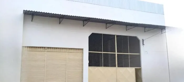 GALPÃO P/ LOCAÇÃO  MEDINDO  550 m2 P/ LOCAÇÃO EM VIA PRINCIPAL PRÓX. A GARAGEM DA EUCATUR!