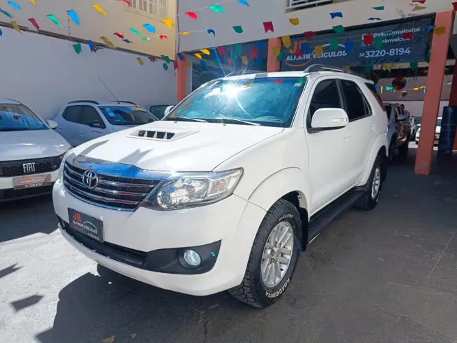 Toyota Hilux SW4 SRV D4-d 4X4 3.0 TDI Dies. AUT 2015