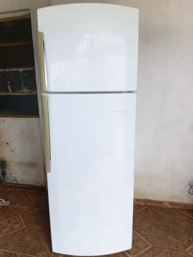 Vendo geladeira dako 470 litros de gelo seco funcionando perfeitamente