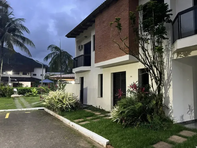 Casa de condomínio para aluguel com 156 metros quadrados com 4 quartos