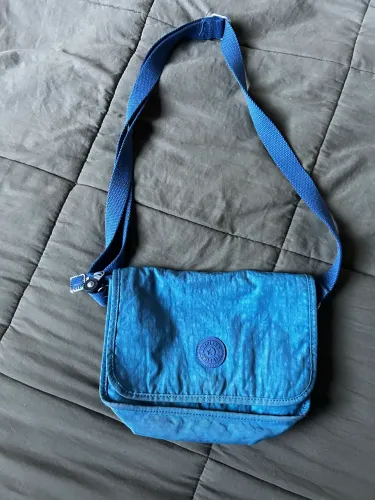 Bolsa de ombro azul marinho Kipling
