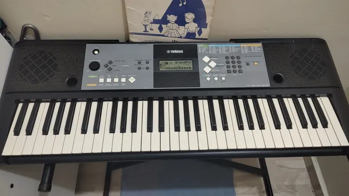 Teclado Yamaha PSR E233 (Usado)