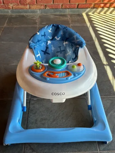 Andador infantil Cosco