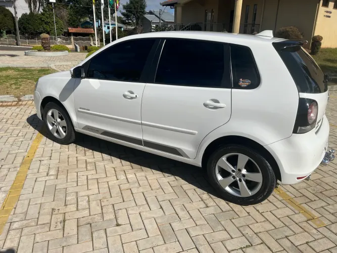Volkswagen Polo Sportline 1.6 MI Total Flex 8V 5P 2014