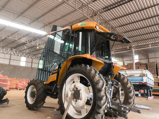 Valtra a750