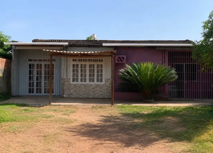 Vendo 2 casas com 2 pontos comerciais