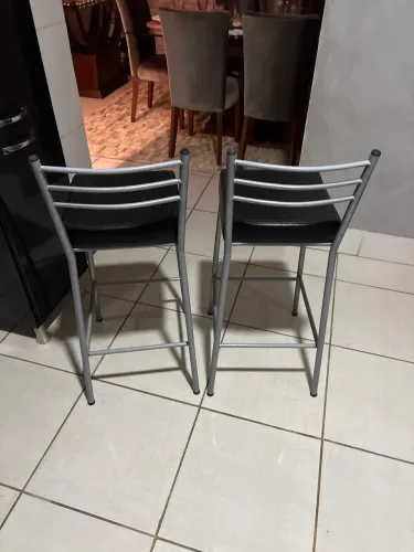 2 banquetas alta assento em couro preto
