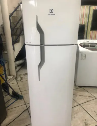 Geladeira Eletrolux funcionando perfeitamente 