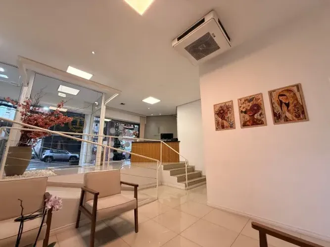 Clínica de Estética/ Salão de Beleza/ Espaço com diversas Salas Comerciais 220m