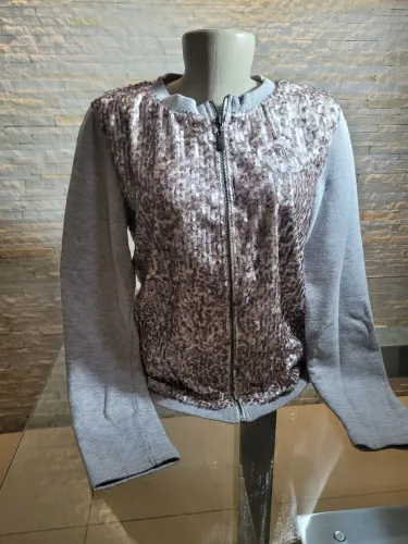 Blusa de moletom com lantejoulas