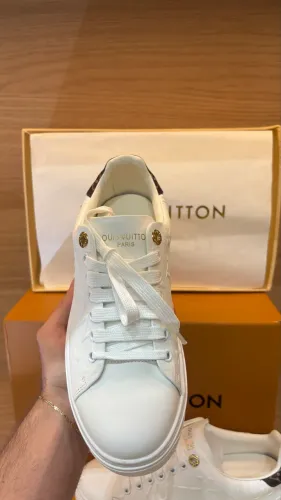 Tênis feminino Louis vuitton