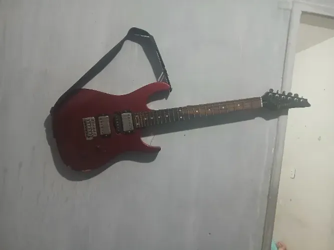 Vendo essa Guitarra, troco por algo do meu interesse