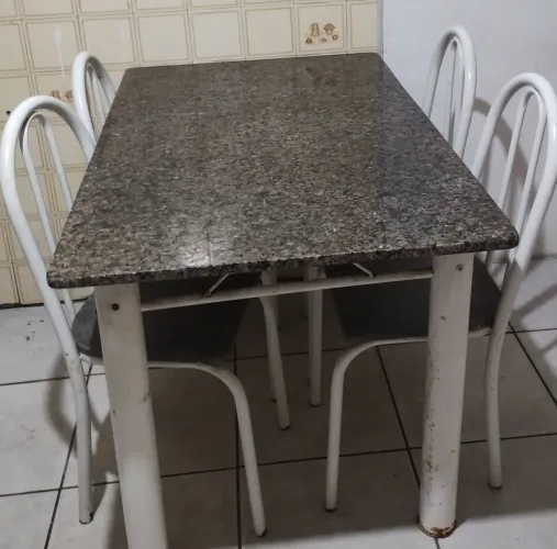 Mesa de Granito 4 Cadeiras (550,00)