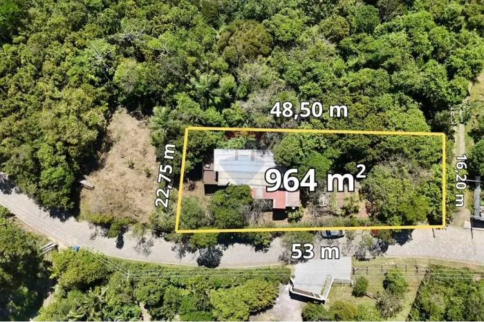 Casa à venda com 2 quartos, 100 m² de aréa útil e 964 m² de terreno por R$ 680.000,00 na C
