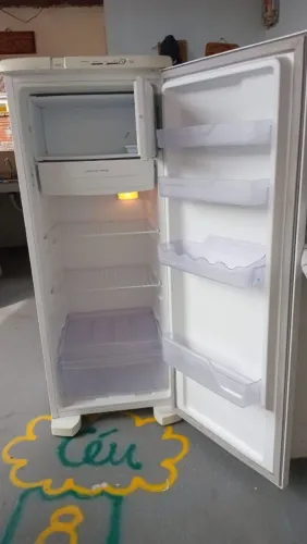 Vendo geladeira *