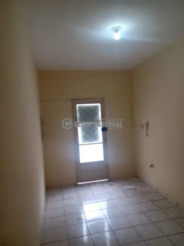 Ponto Comercial Normal Centro Prédio comercial com 03 quartos com armários, sendo 01 suíte