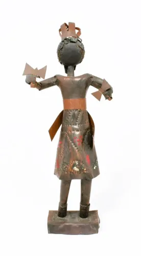 Antiga escultura representando Orixá Xangô confeccionada em chapa de cobre recortada