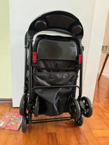 Carrinho de bebê mais bebê conforto 