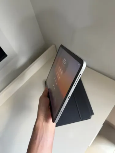 iPad 10 geração 64gb + Apple Pencil e teclado