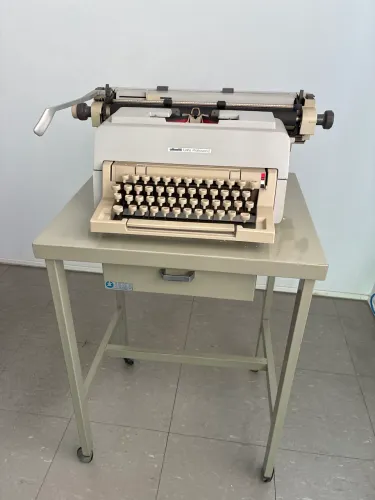 Máquina com mesa 