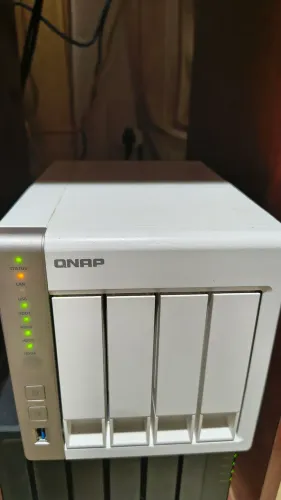 Servidor Nas Qnap Ts-451 Intel 8gb Ram + Hd