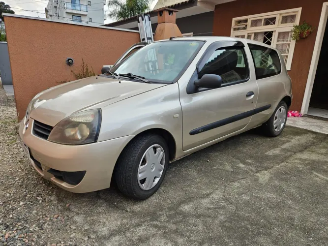 Renault Clio Hi-flex 1.0 16V 3P 2011