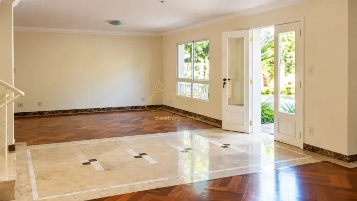 Casa em Condomínio com 4 dormitórios, 4 Suítes e 4 Vagas!