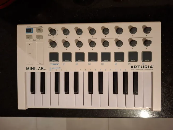 Teclado Controlador Arturia Minilab MKII