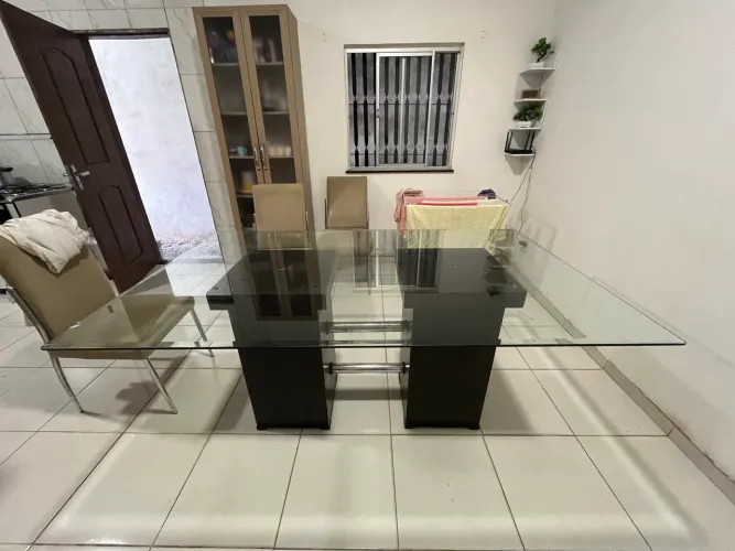 Mesa de jantar quadrada tampo de vidro 1,80 x 1,07