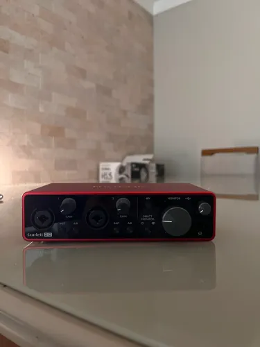 Interface Focusrite Scarlett 2i2 3ª geração