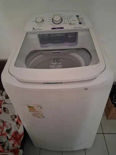 Máquina de lavar em bom estado