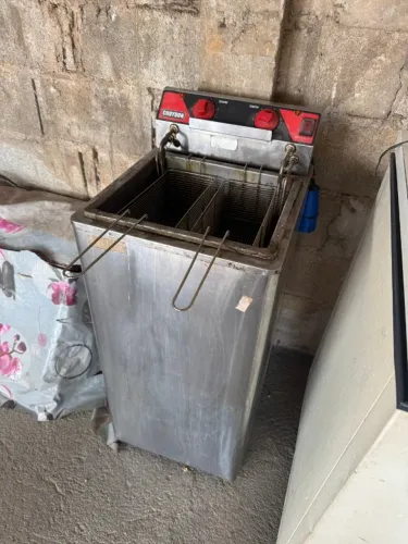 Fritadeira Industrial Croydon FZ8 8000W 220V - 2 Cestos