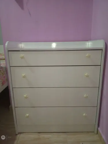 Vendo cômoda de bebê bem conservada