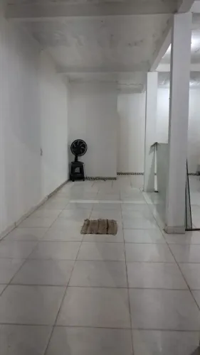 Vendo ou troco ponto comercial por casa , medindo 10×6 com estrutura de laje